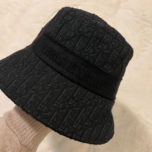 Bucket hat